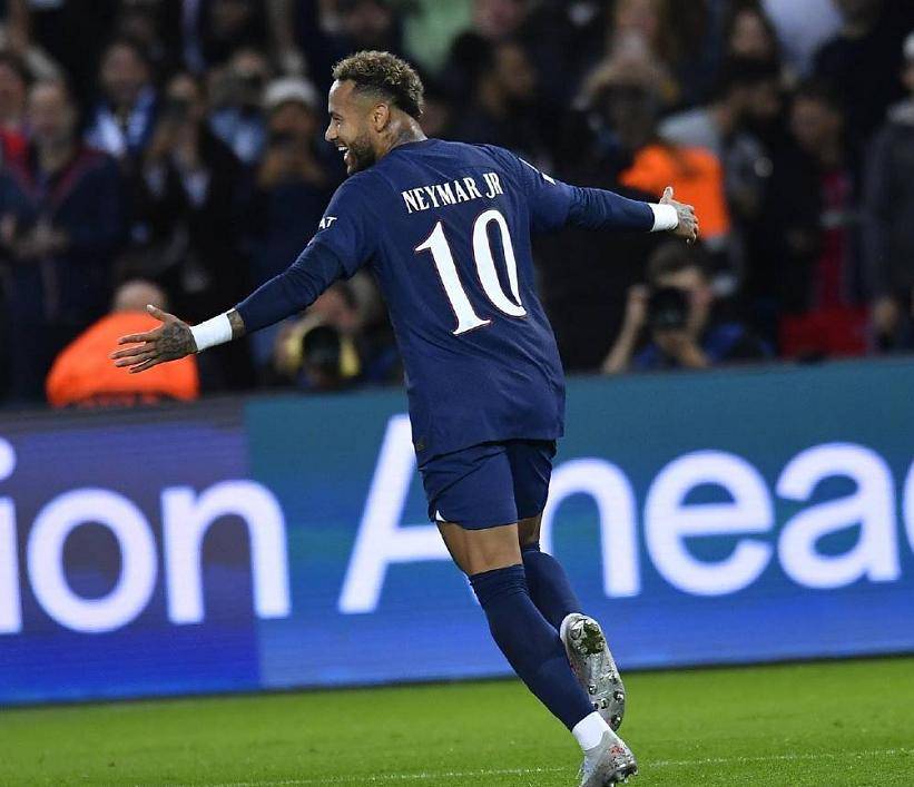 开云网页版-莫德里奇和德布劳内谁是世界第一中场